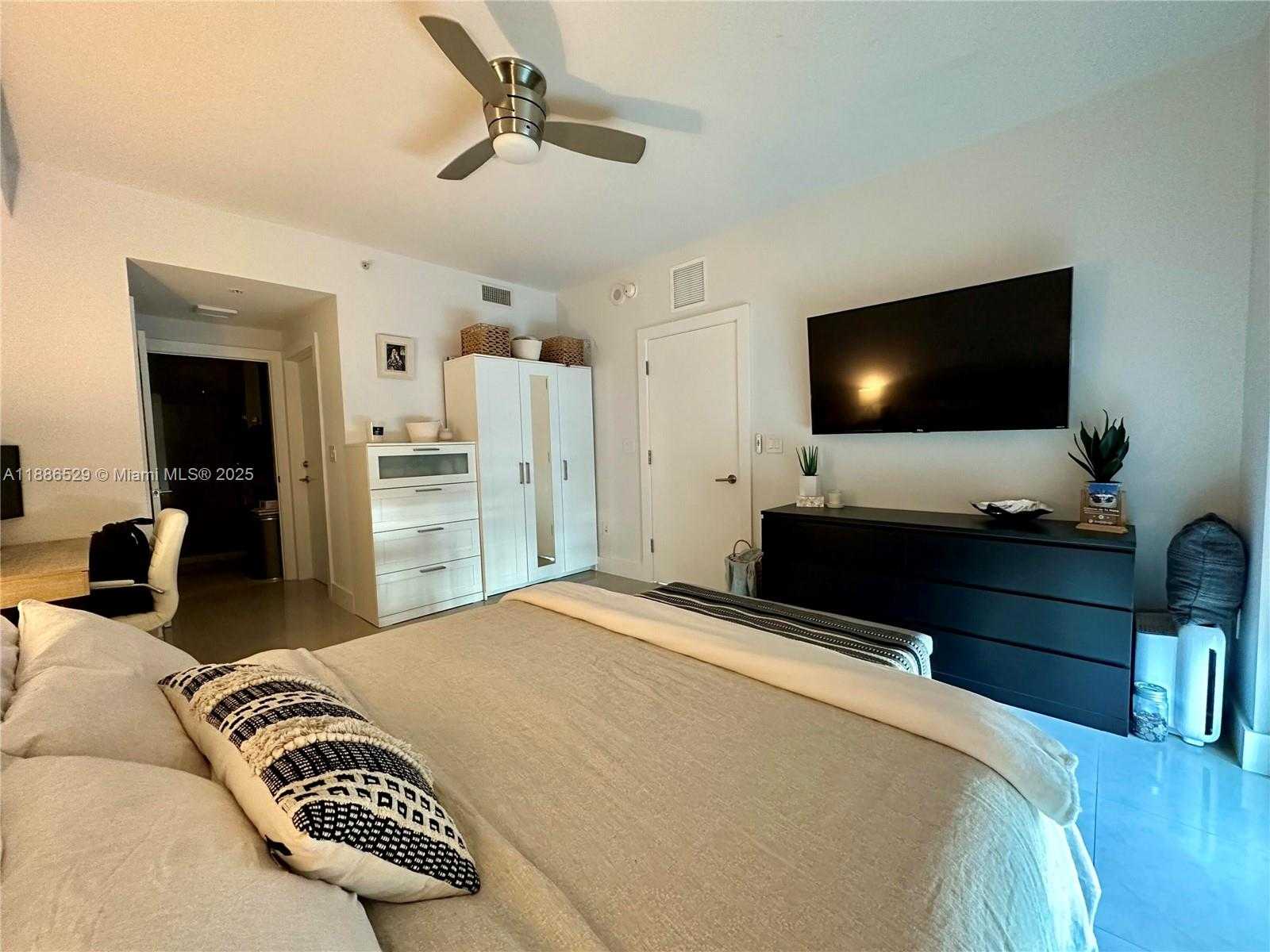 Small Image of 1 SOUTH WEST 3RD ST #1603, Miami Number 11