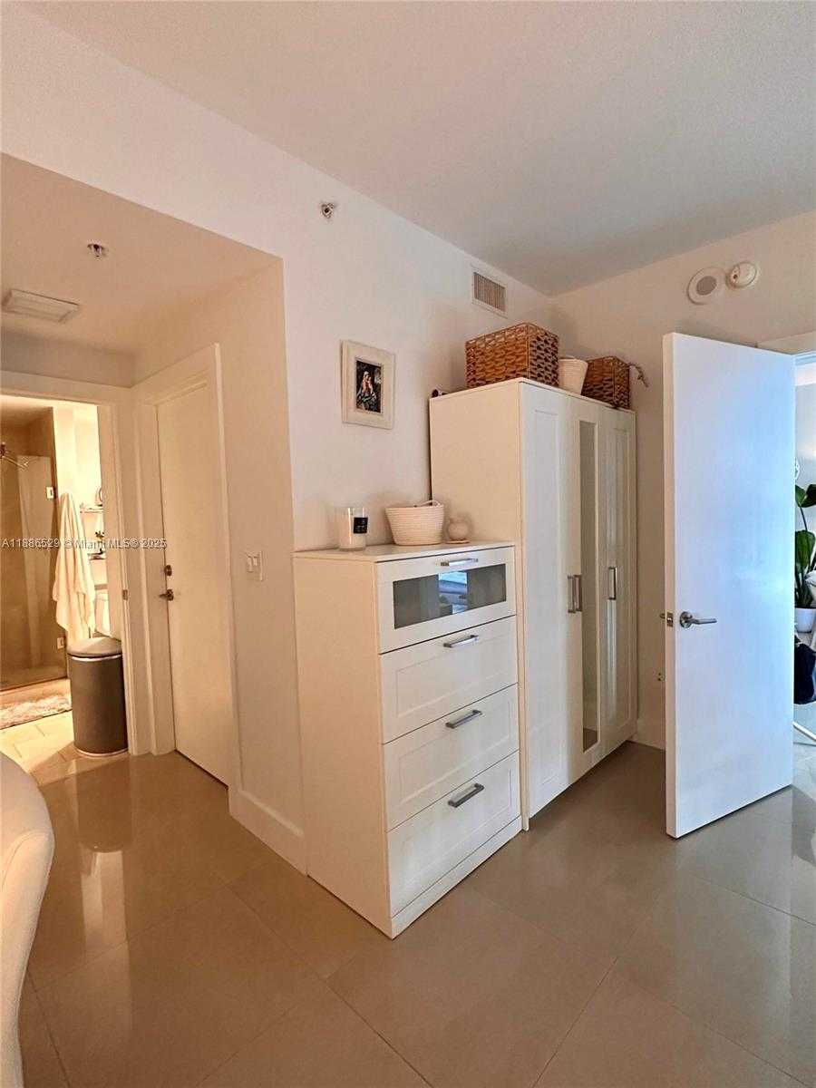 Small Image of 1 SOUTH WEST 3RD ST #1603, Miami Number 12