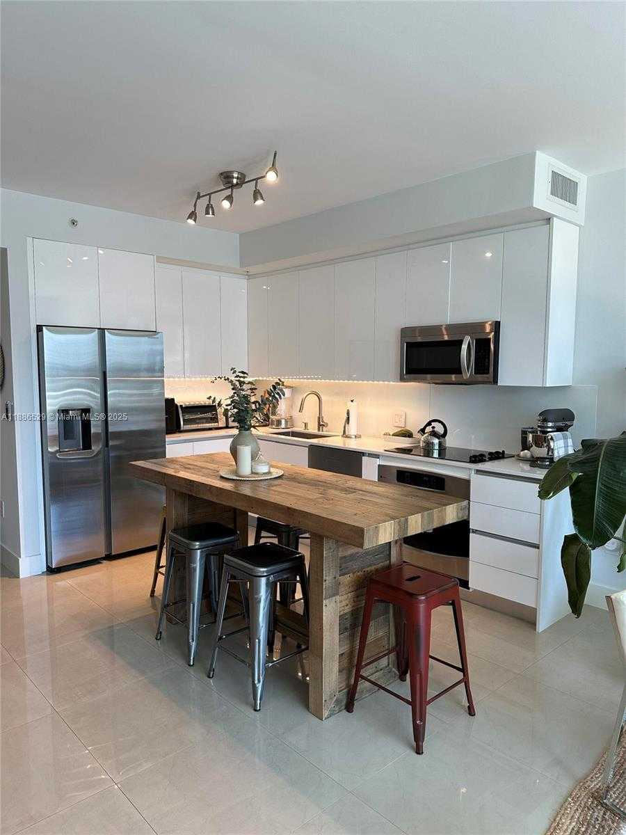 Small Image of 1 SOUTH WEST 3RD ST #1603, Miami Number 4