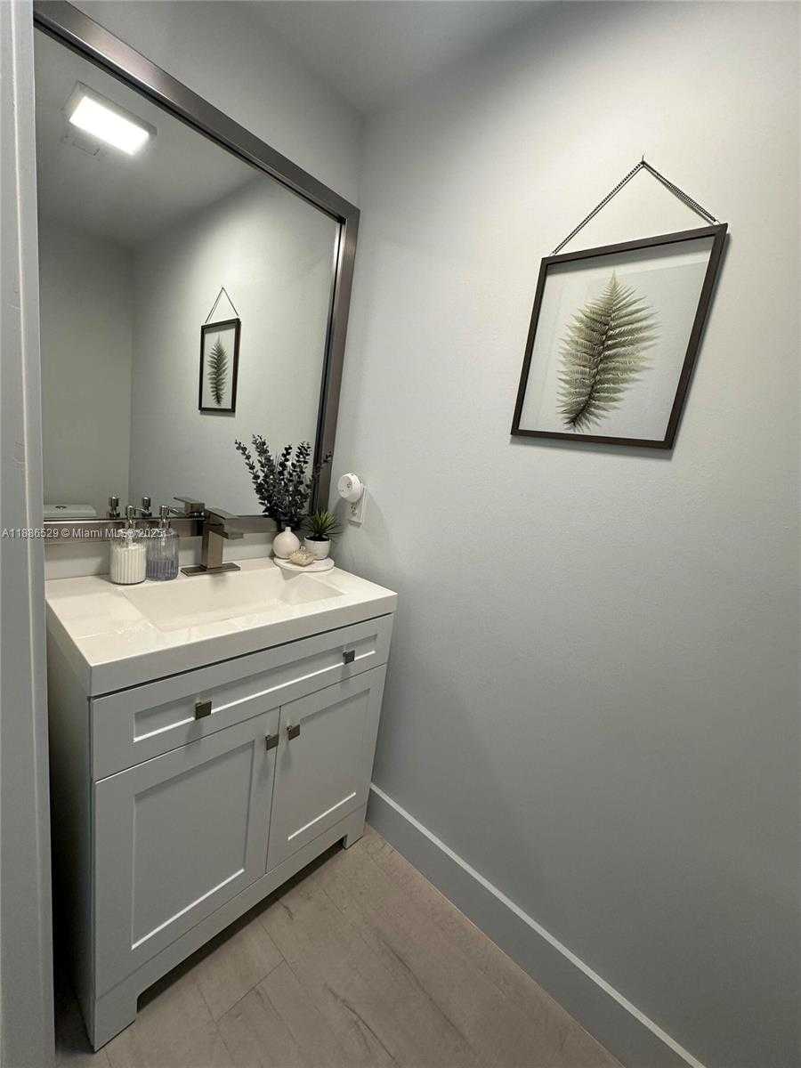 Small Image of 1 SOUTH WEST 3RD ST #1603, Miami Number 9