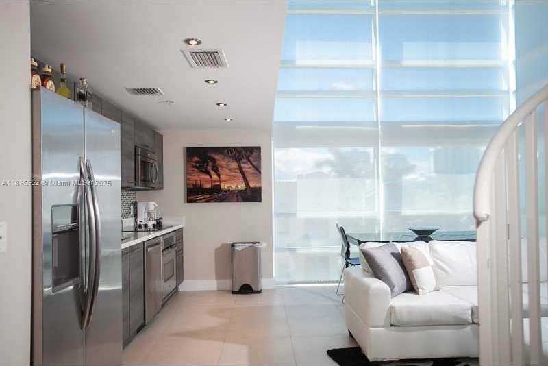 Small Image of 421 MERIDIAN AVE #21, Miami Beach Number 6