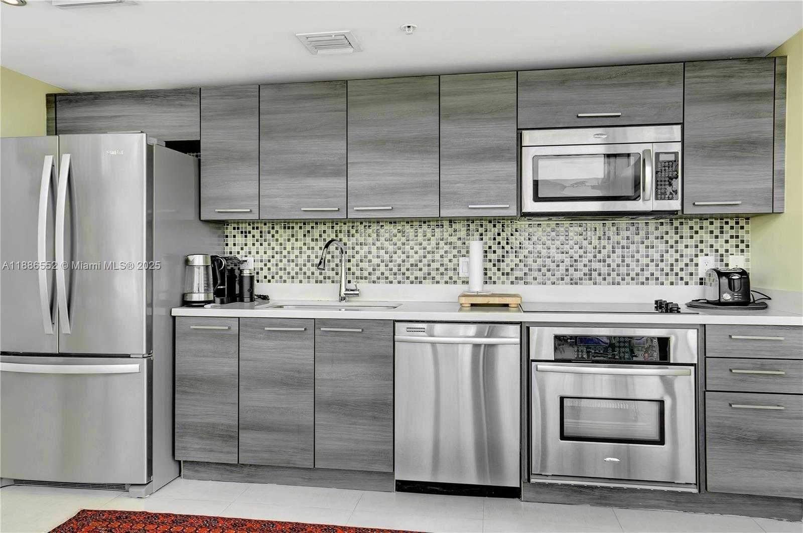 Small Image of 421 MERIDIAN AVE #21, Miami Beach Number 7