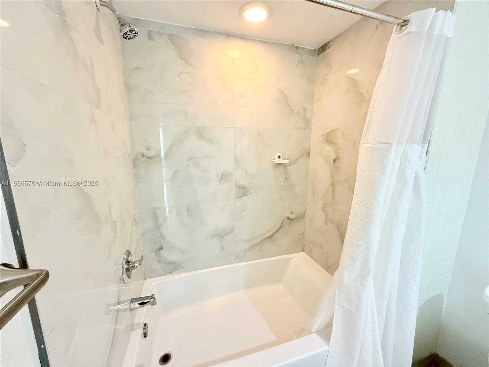 Small Image of 2000 NORTH BAYSHORE DR #218, Miami Number 12