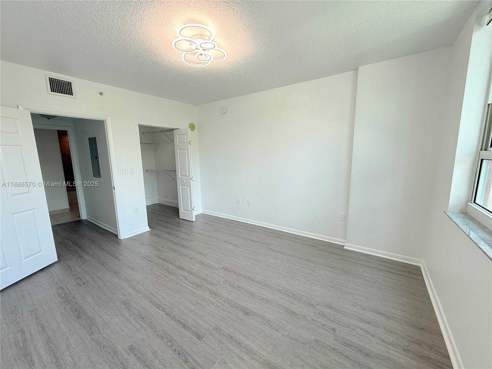 Small Image of 2000 NORTH BAYSHORE DR #218, Miami Number 15