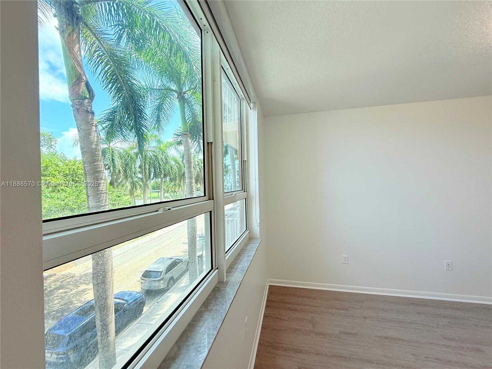 Small Image of 2000 NORTH BAYSHORE DR #218, Miami Number 19
