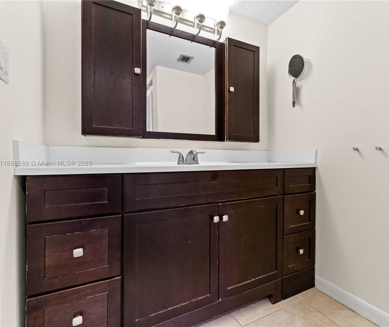 Small Image of 2625 COLLINS AVE #608, Miami Beach Number 10