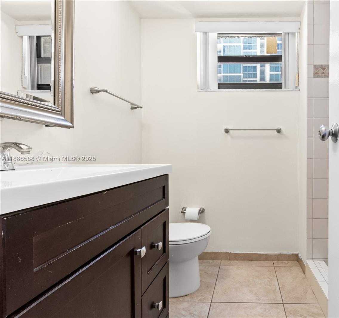 Small Image of 2625 COLLINS AVE #608, Miami Beach Number 16