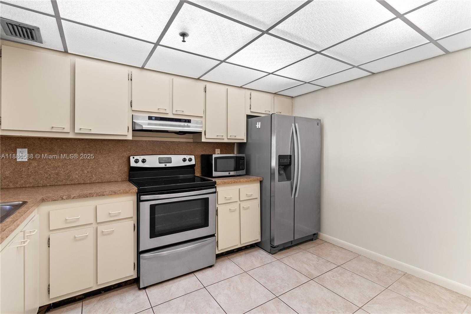 Small Image of 2625 COLLINS AVE #608, Miami Beach Number 2