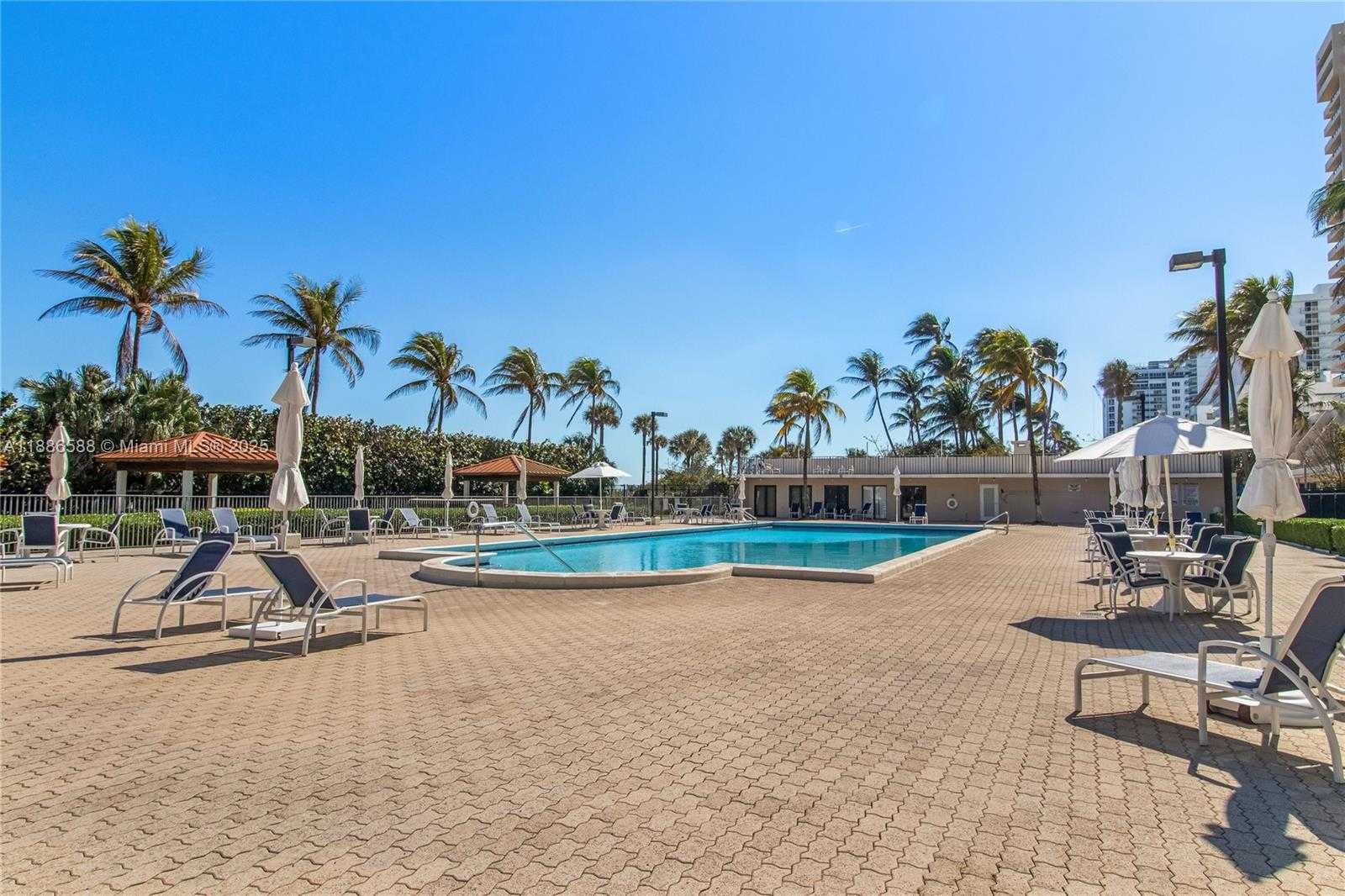 Small Image of 2625 COLLINS AVE #608, Miami Beach Number 23