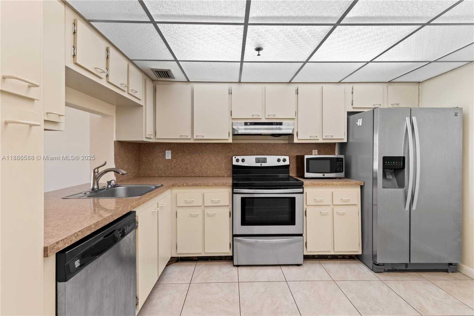 Small Image of 2625 COLLINS AVE #608, Miami Beach Number 28
