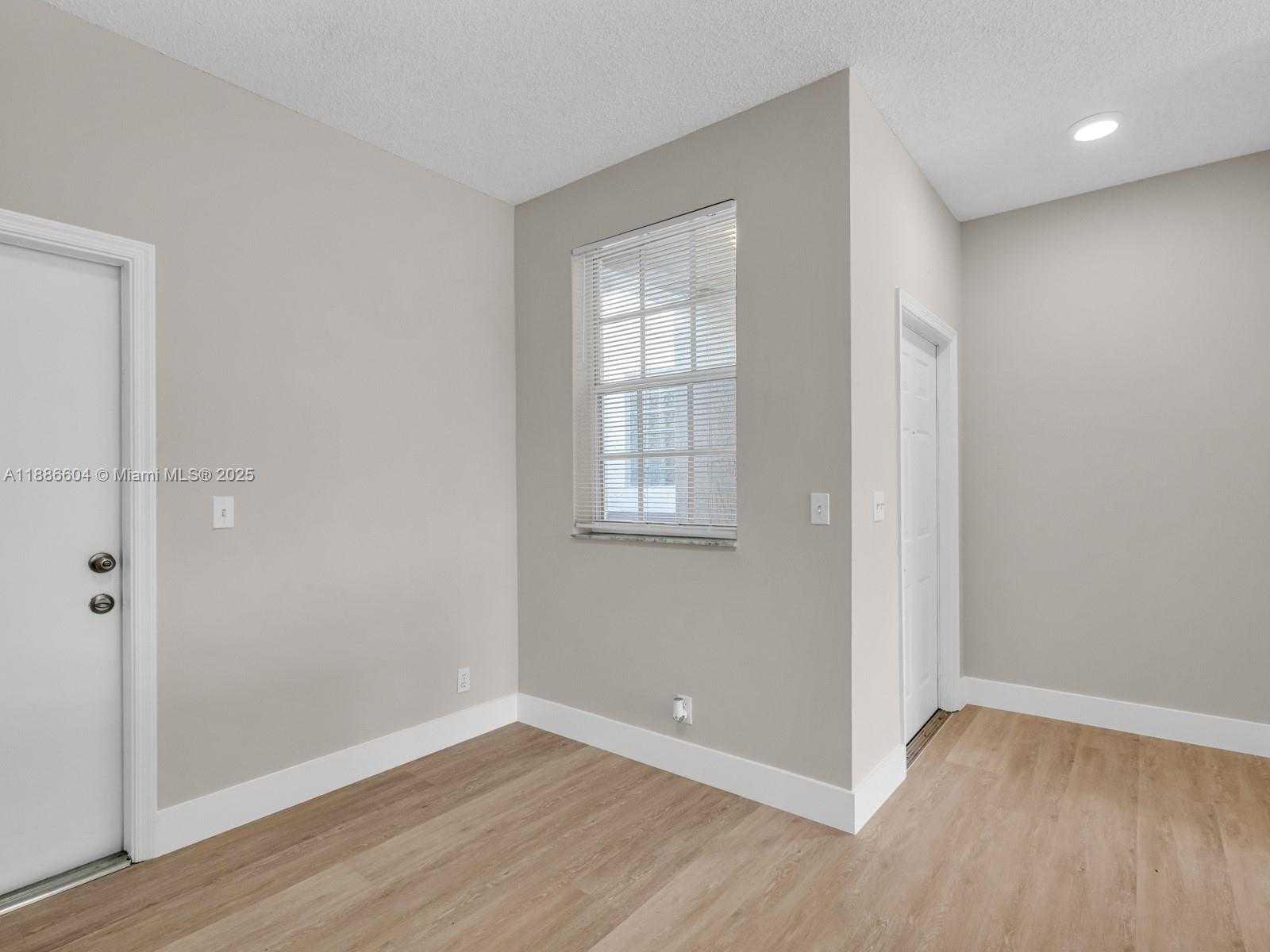 Small Image of 3738 SAN SIMEON CIR, Weston Number 10