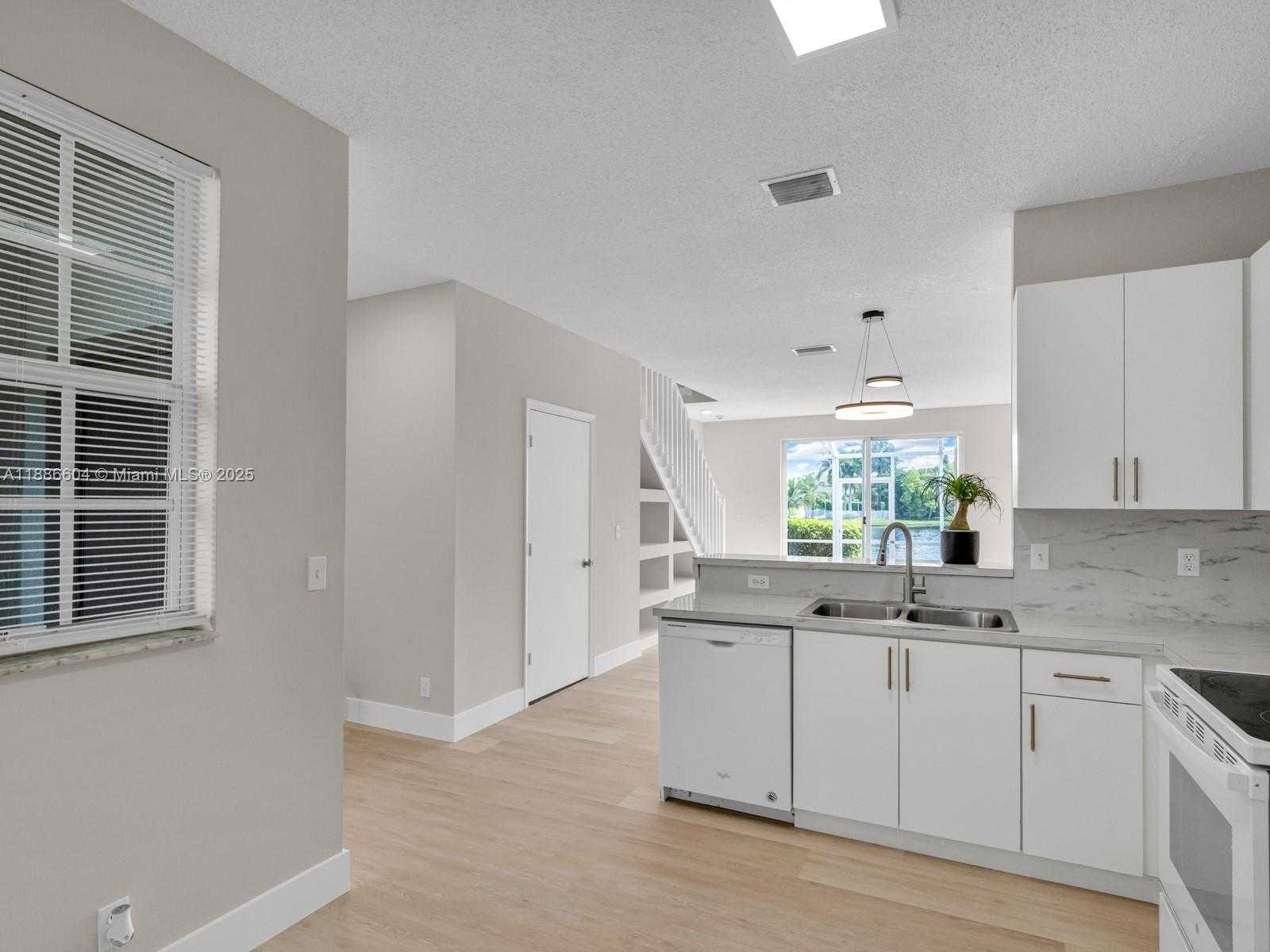 Small Image of 3738 SAN SIMEON CIR, Weston Number 11
