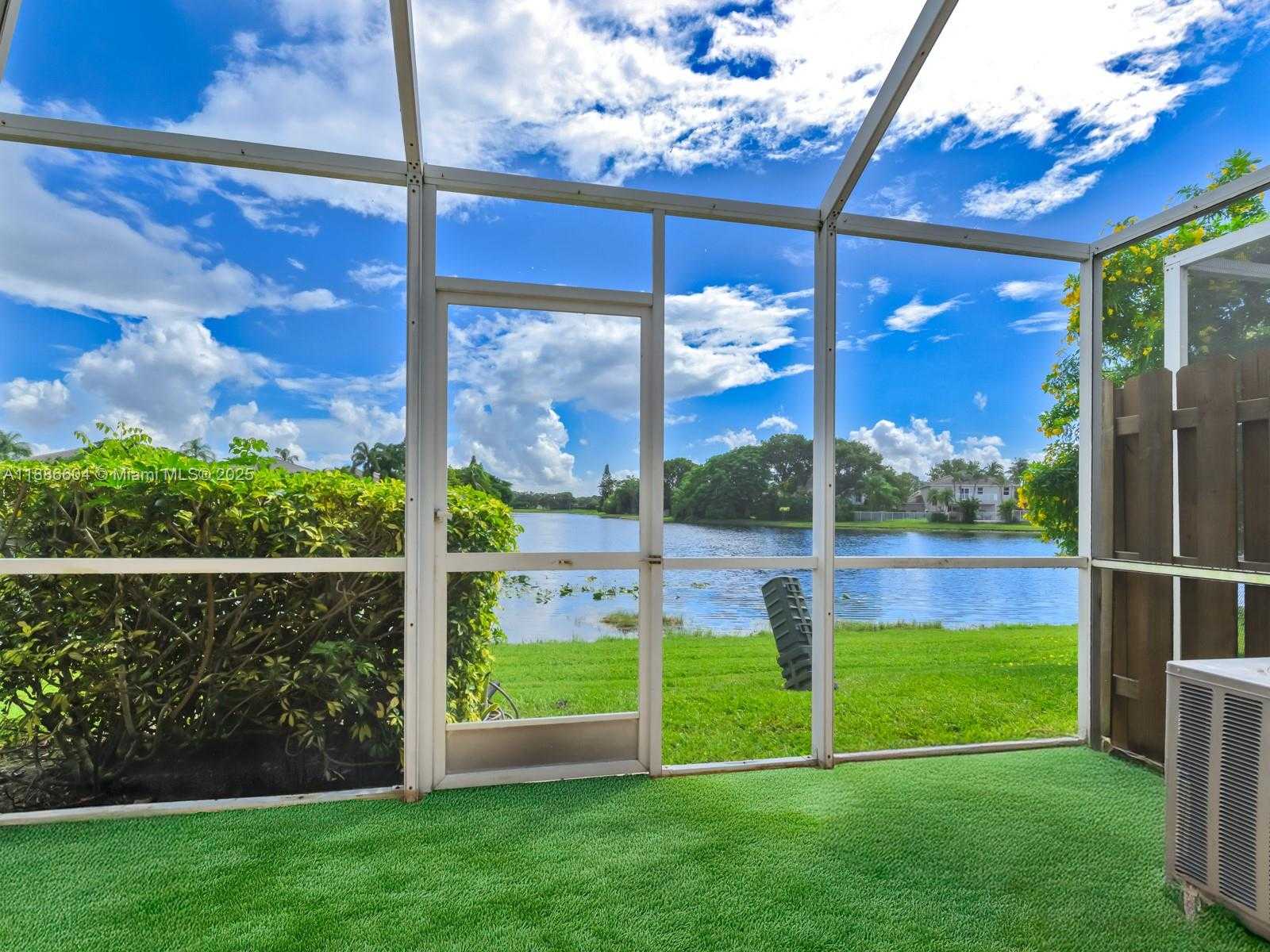 Small Image of 3738 SAN SIMEON CIR, Weston Number 24