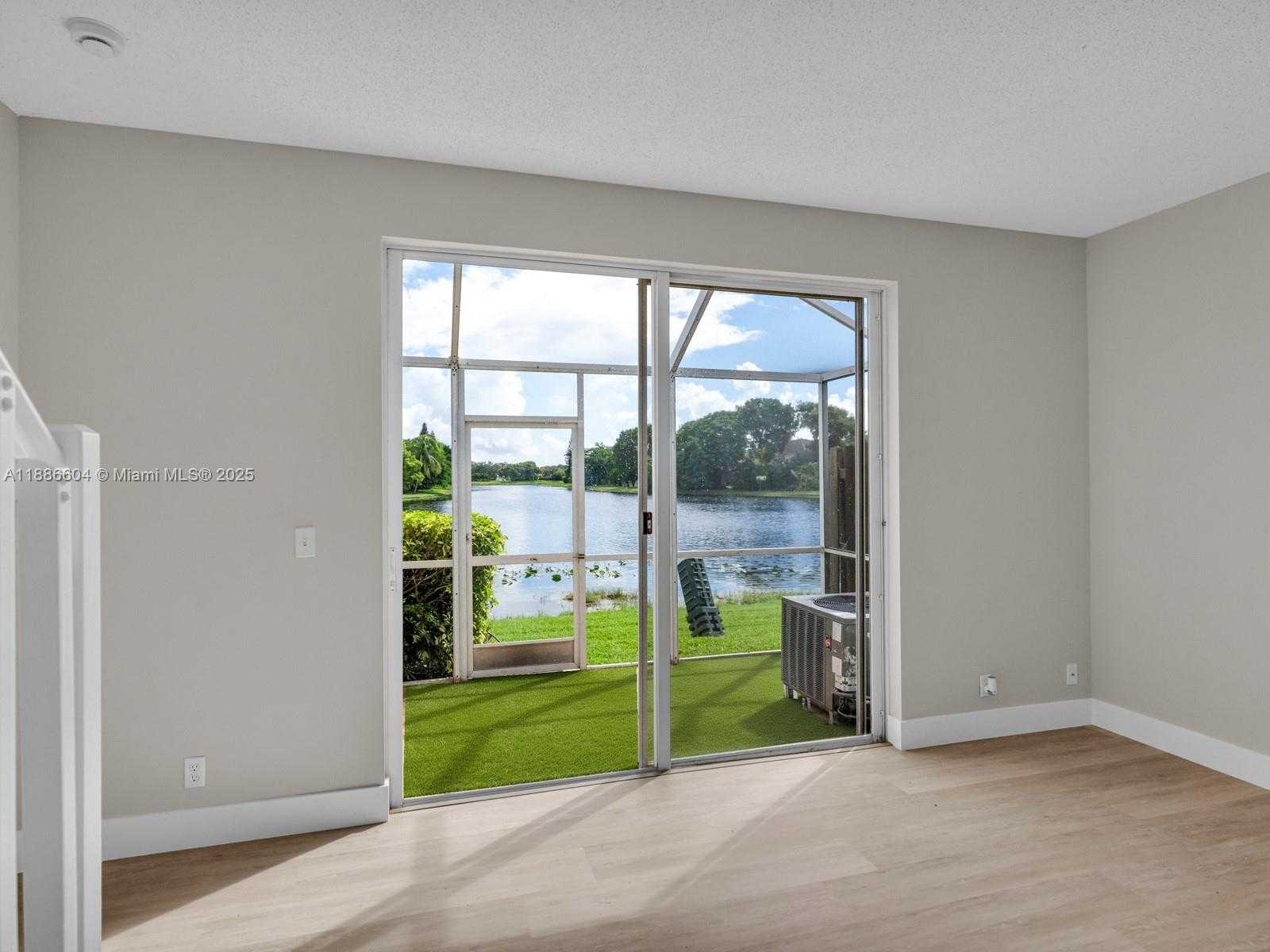 Small Image of 3738 SAN SIMEON CIR, Weston Number 4