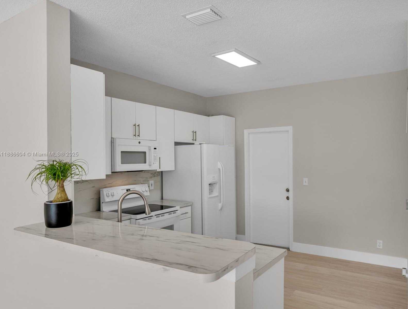 Small Image of 3738 SAN SIMEON CIR, Weston Number 5