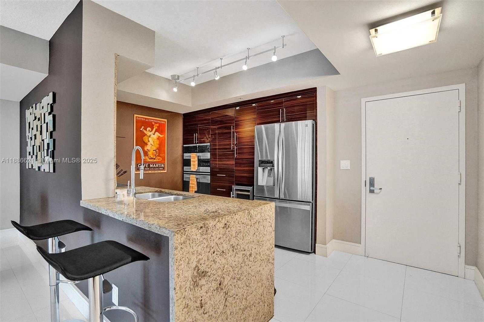 Small Image of 325 SOUTH BISCAYNE BLVD #2519, Miami Number 8