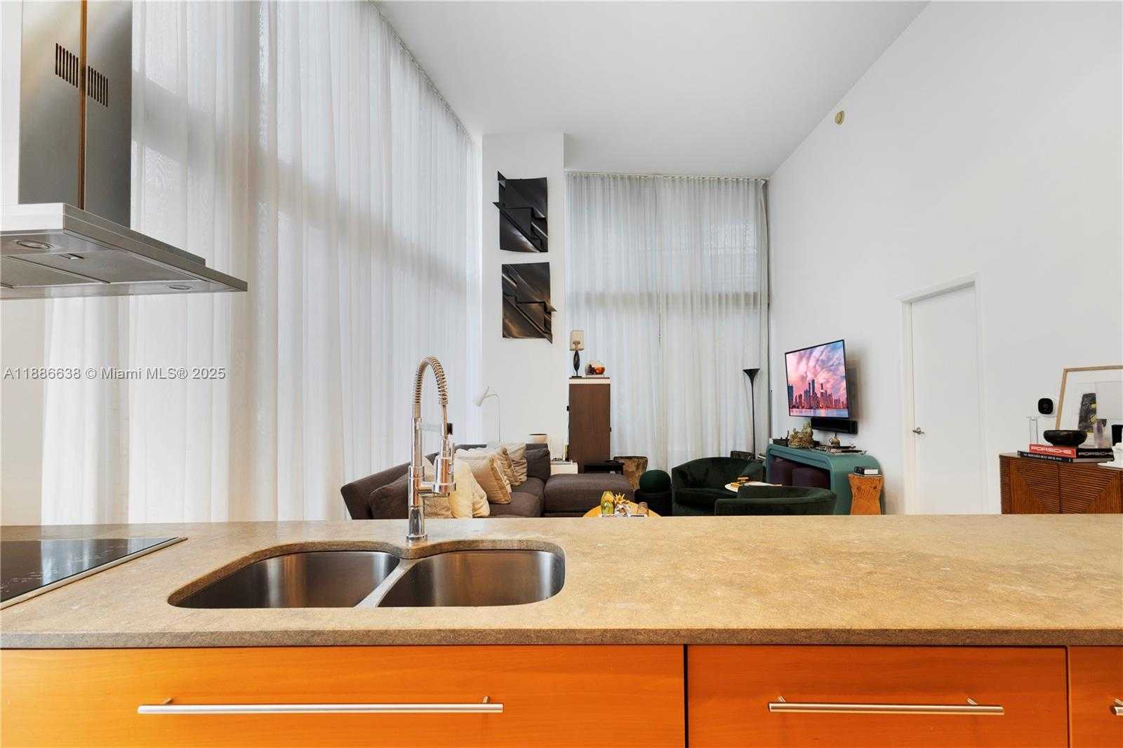 Small Image of 495 BRICKELL AVE #1510, Miami Number 17