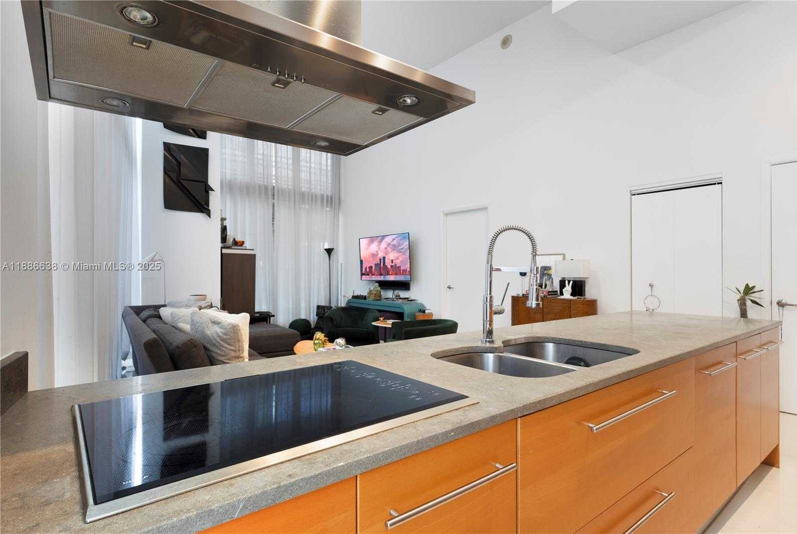 Small Image of 495 BRICKELL AVE #1510, Miami Number 18