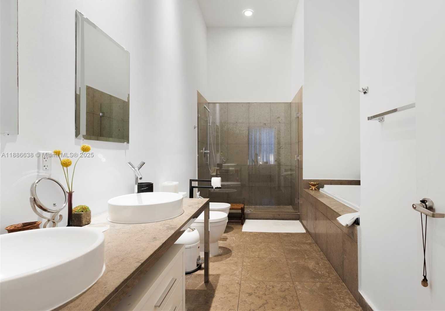 Small Image of 495 BRICKELL AVE #1510, Miami Number 22