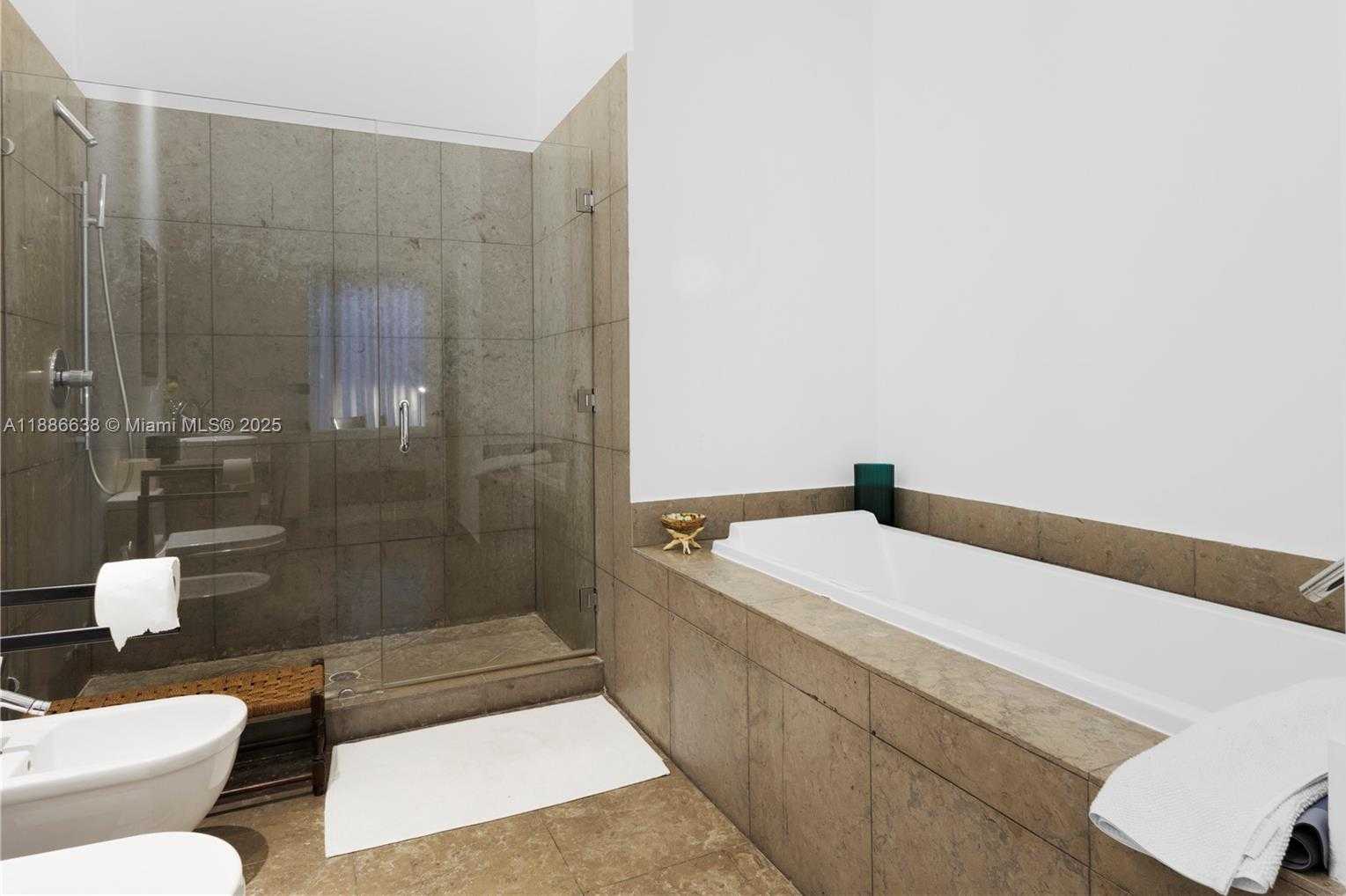 Small Image of 495 BRICKELL AVE #1510, Miami Number 23