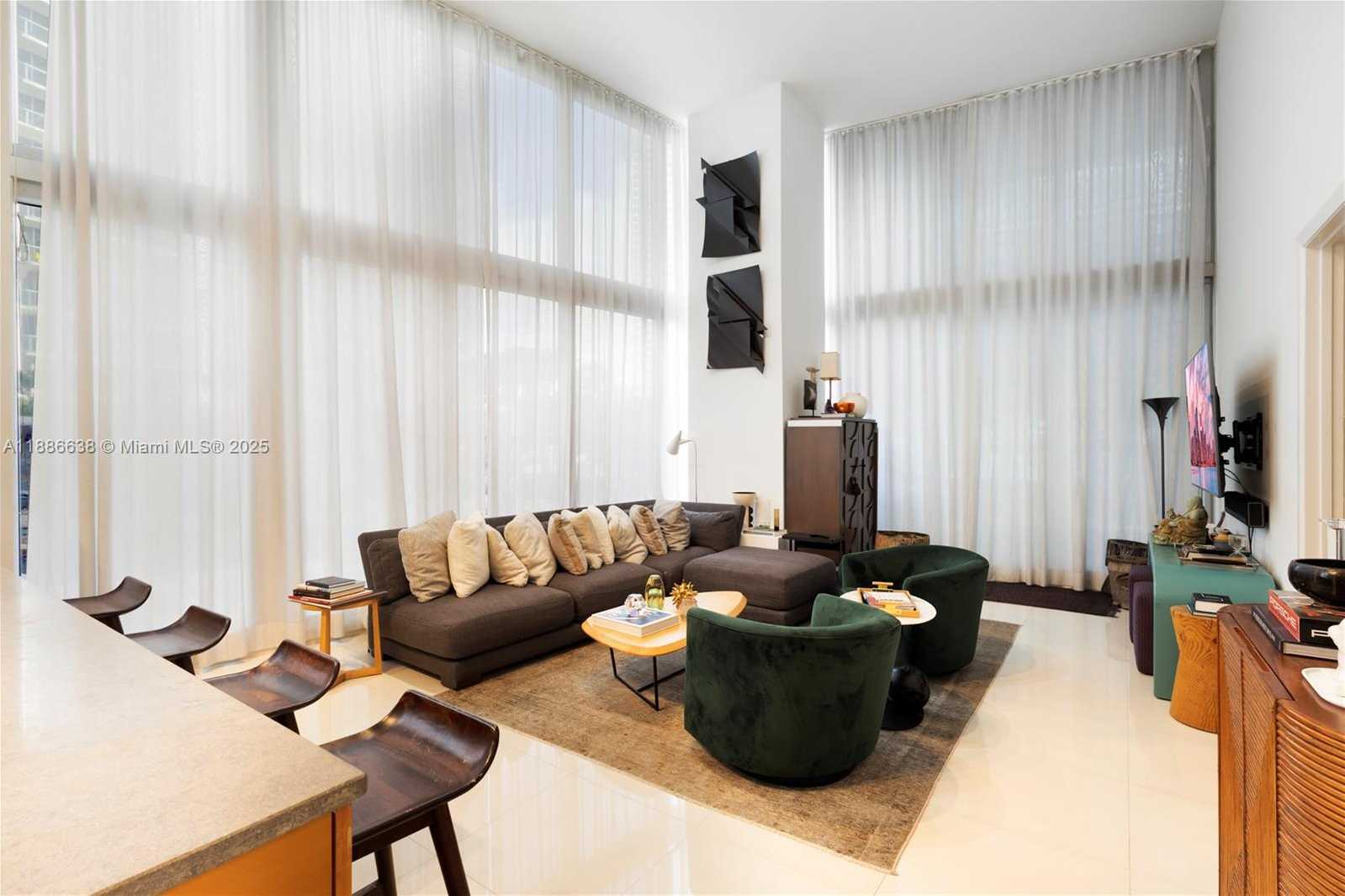Small Image of 495 BRICKELL AVE #1510, Miami Number 3