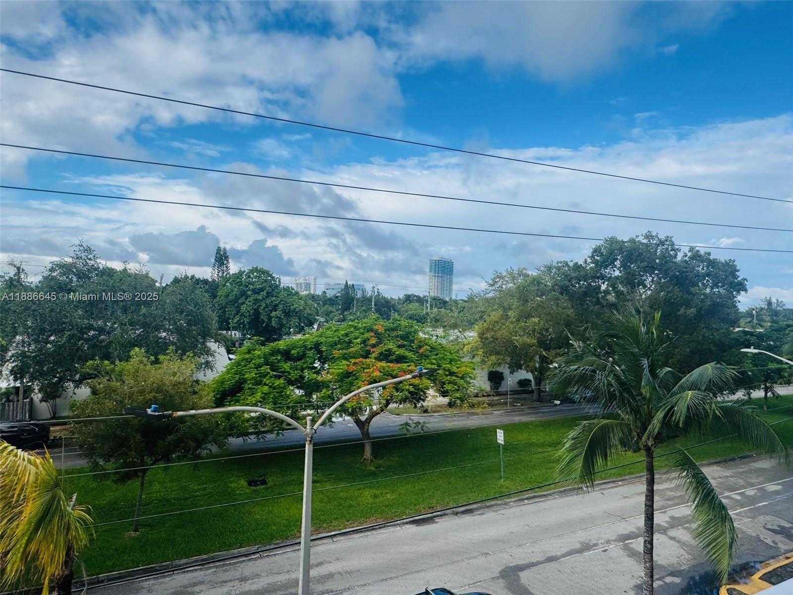 Small Image of 2000 NORTH EAST 135TH ST #403, North Miami Number 13