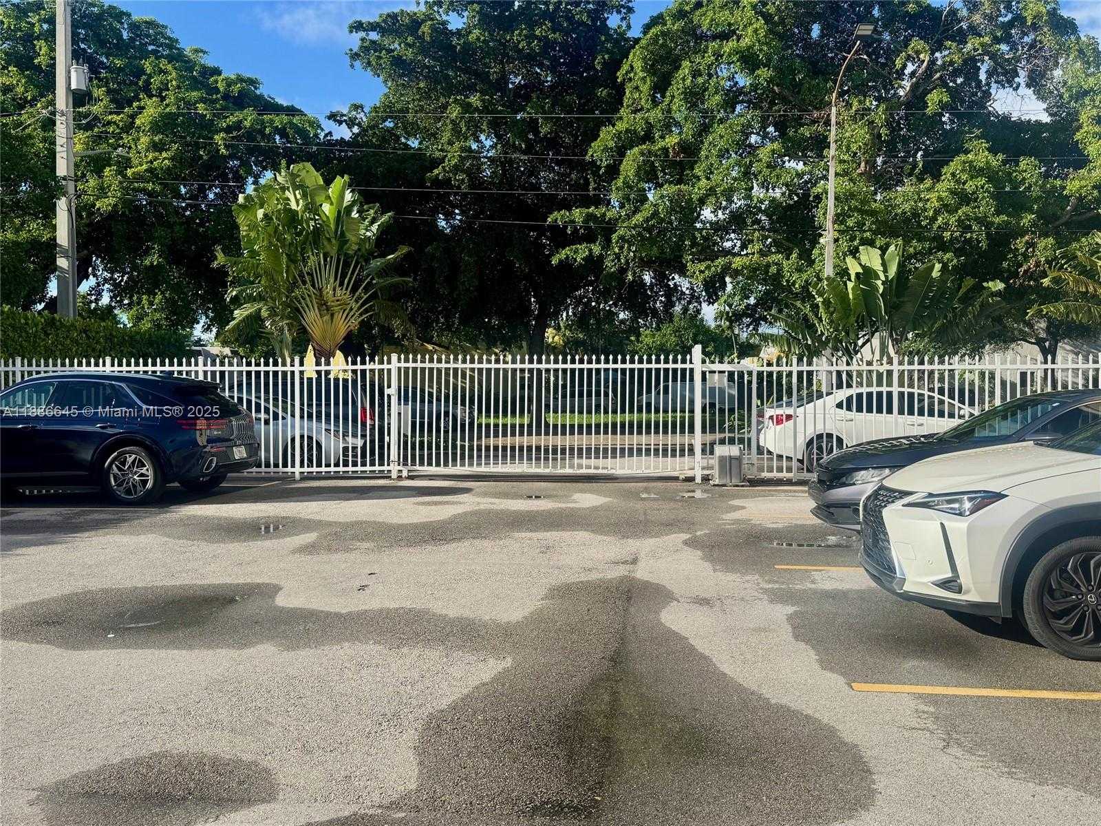 Small Image of 2000 NORTH EAST 135TH ST #403, North Miami Number 21