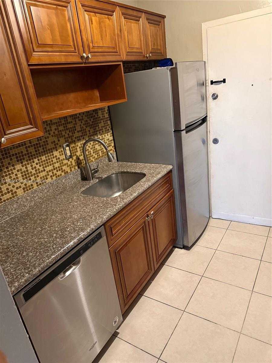 Small Image of 2000 NORTH EAST 135TH ST #403, North Miami Number 3