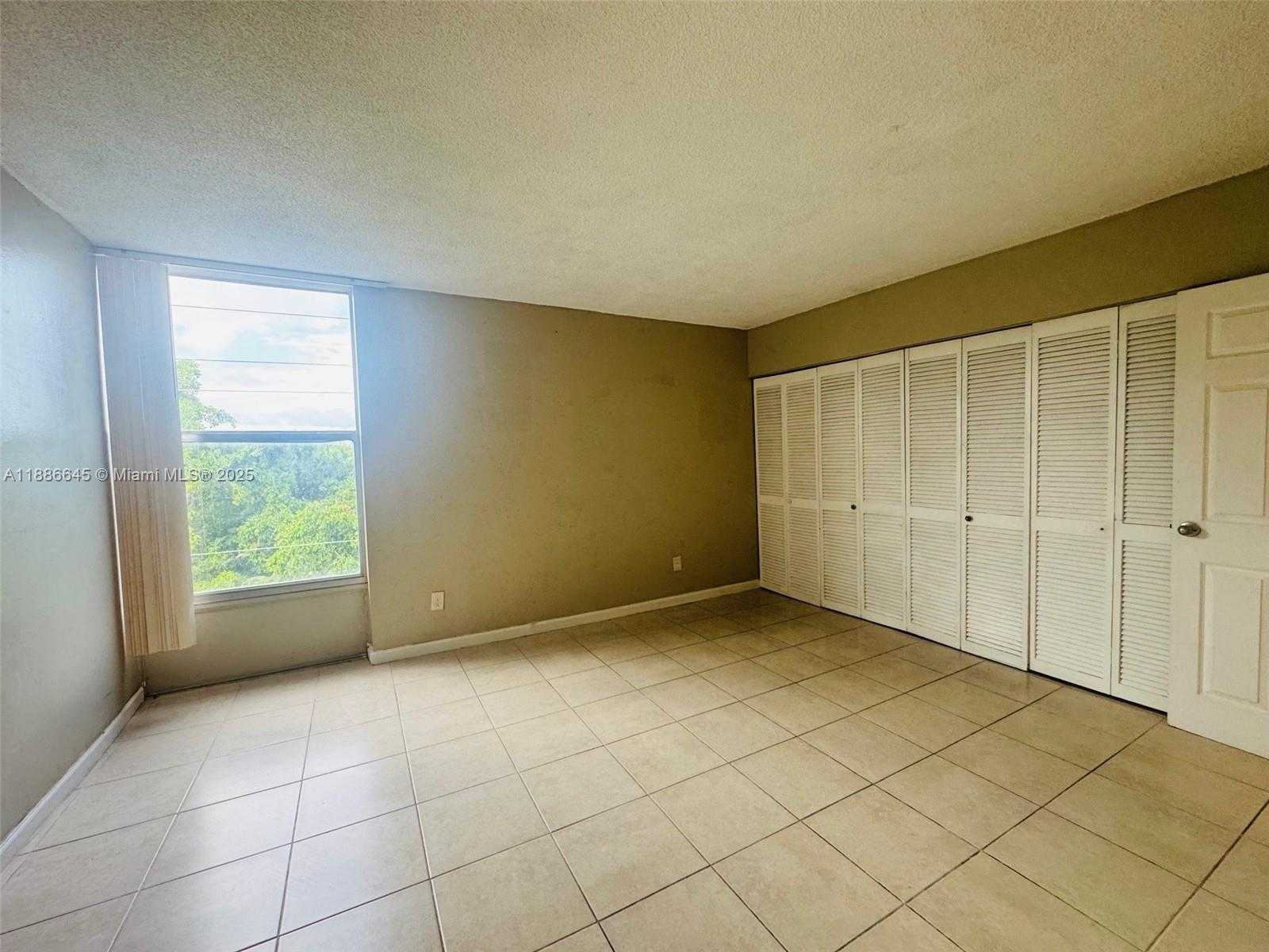 Small Image of 2000 NORTH EAST 135TH ST #403, North Miami Number 7