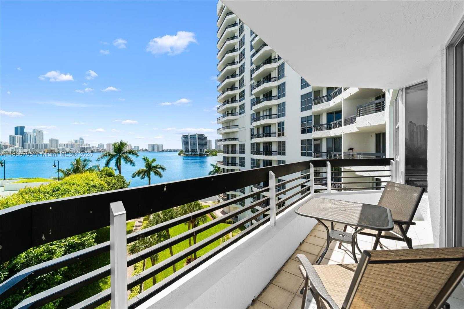 Small Image of 3600 MYSTIC POINTE DR #614, Aventura Number 4