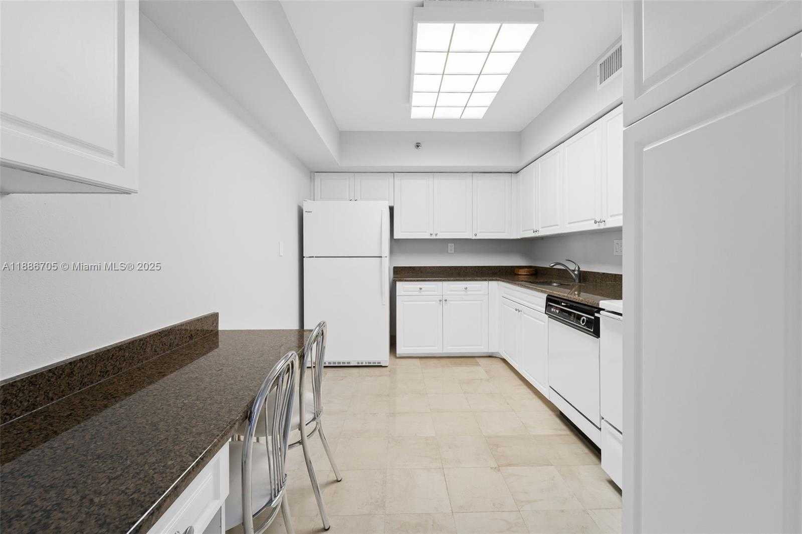 Small Image of 3600 MYSTIC POINTE DR #614, Aventura Number 6