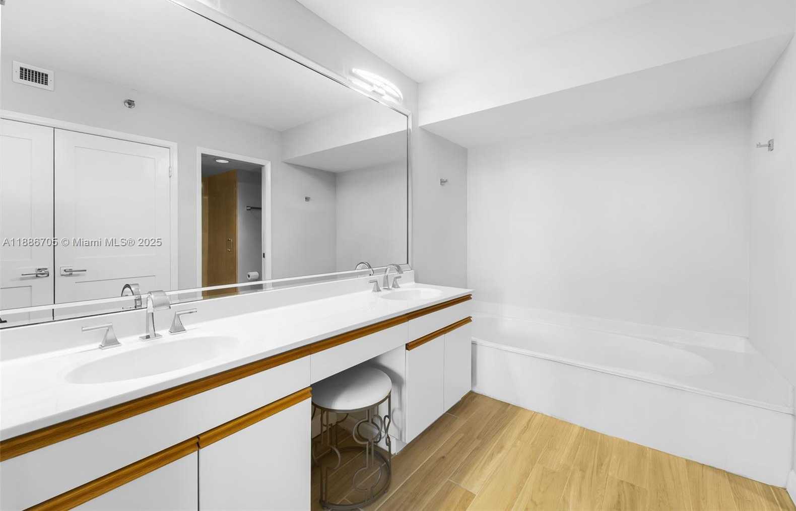 Small Image of 3600 MYSTIC POINTE DR #614, Aventura Number 8