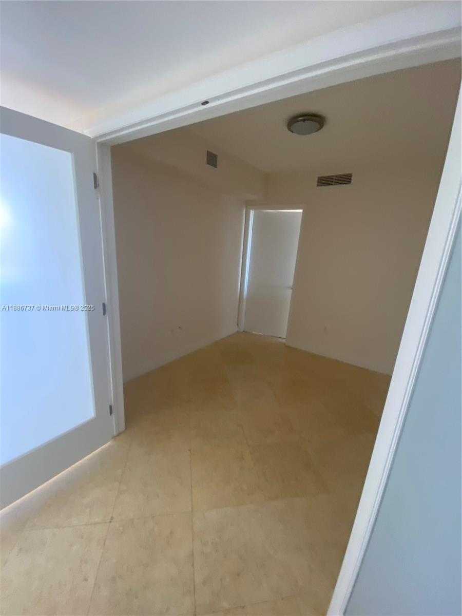 Small Image of 1800 SOUTH OCEAN DR #2909, Hallandale Beach Number 4