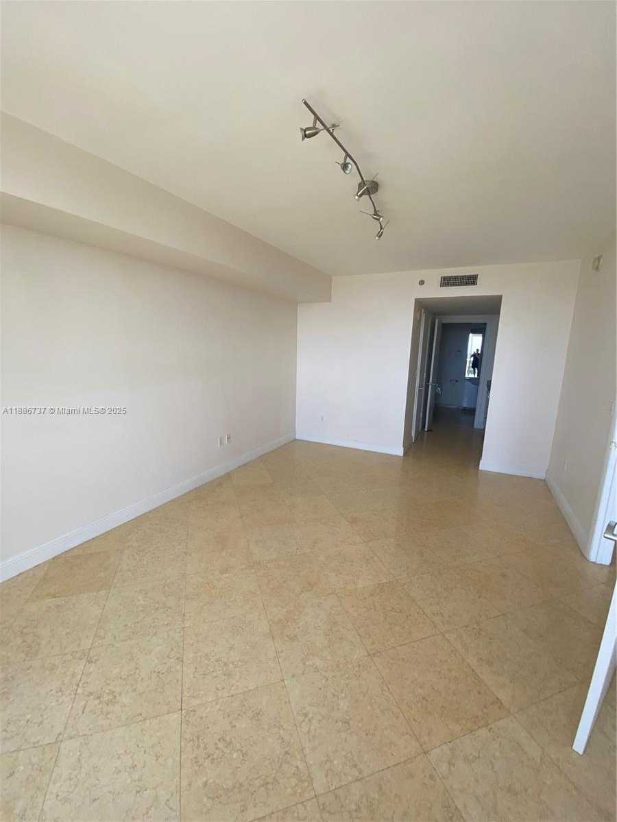 Small Image of 1800 SOUTH OCEAN DR #2909, Hallandale Beach Number 6