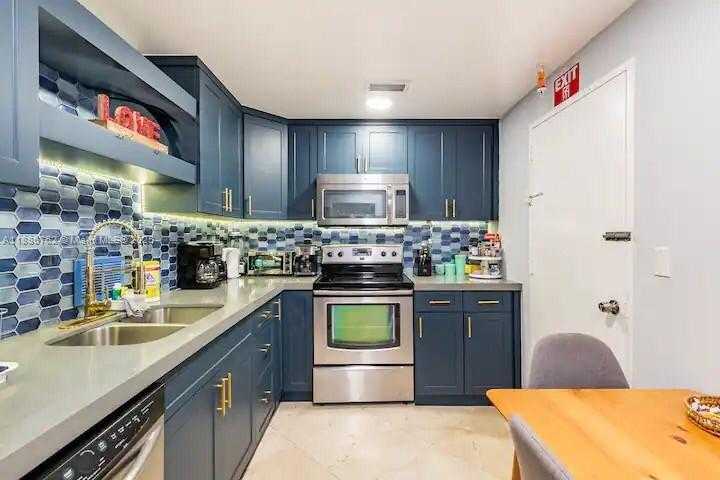 Small Image of 3901 SOUTH OCEAN DR #14L, Hollywood Number 9