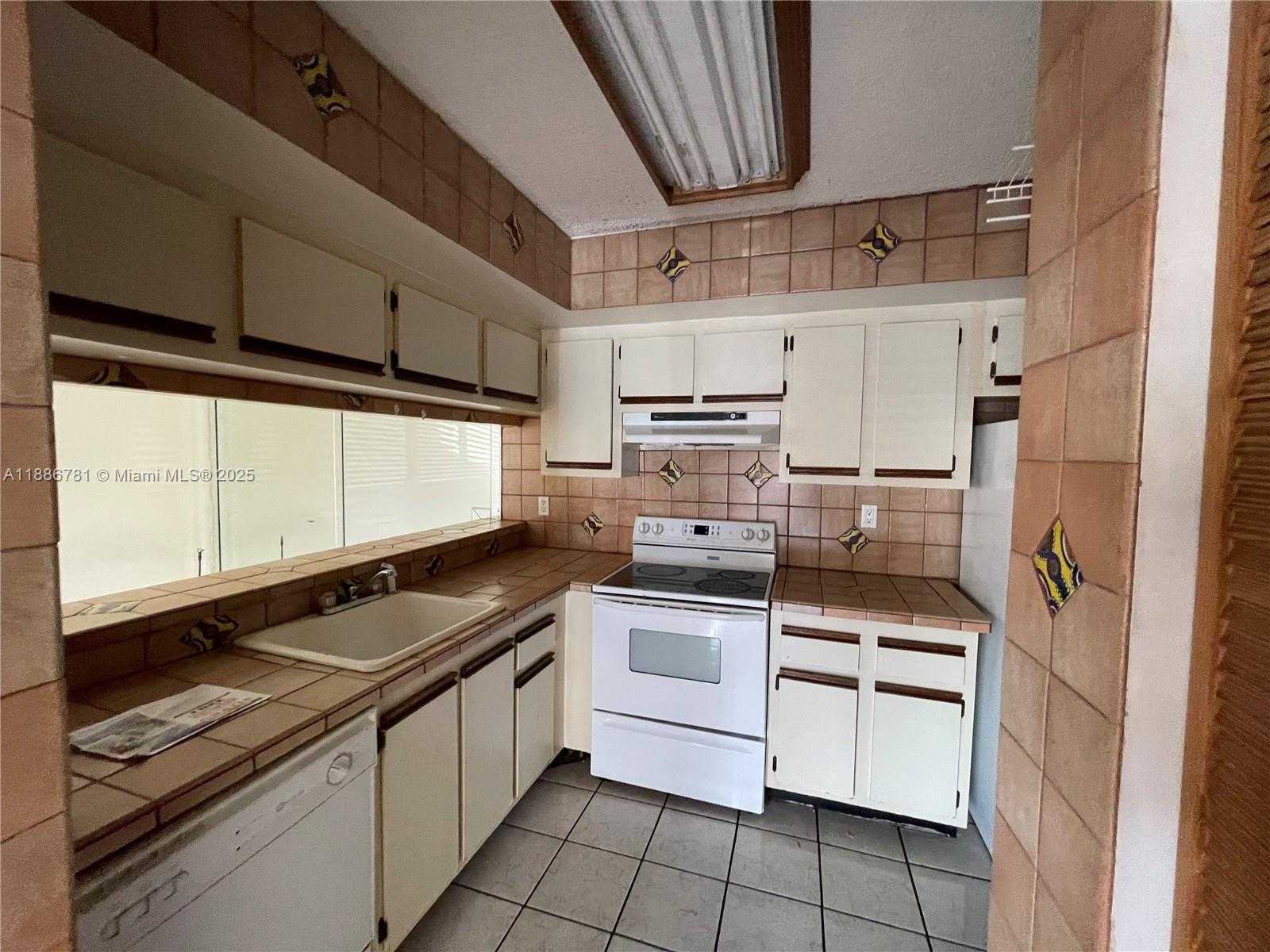 Small Image of 18216 MEDITERRANEAN BLVD #1-19, Hialeah Number 35