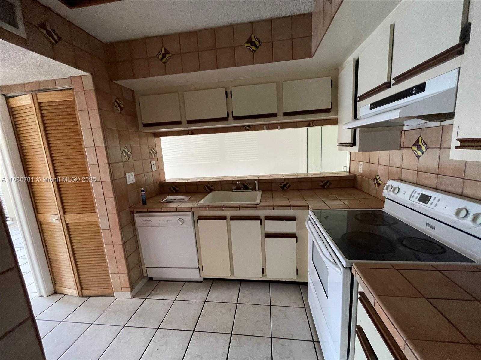 Small Image of 18216 MEDITERRANEAN BLVD #1-19, Hialeah Number 37