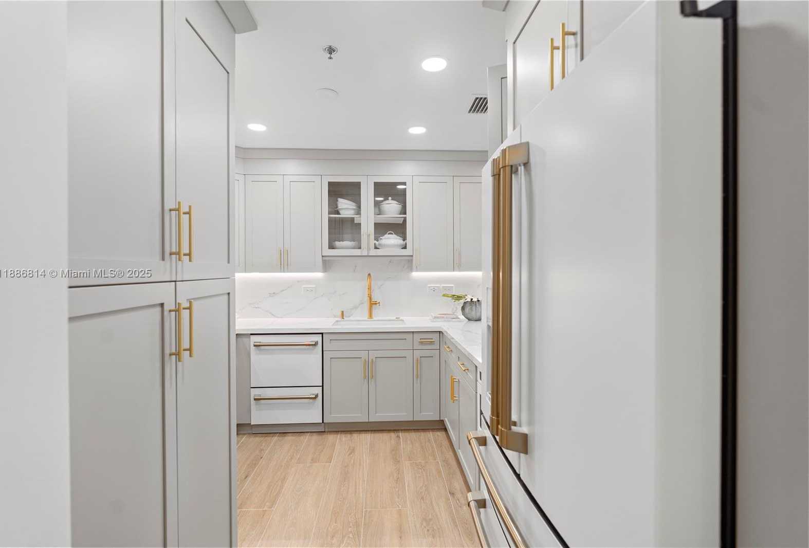 Small Image of 626 CORAL WAY #503, Coral Gables Number 9
