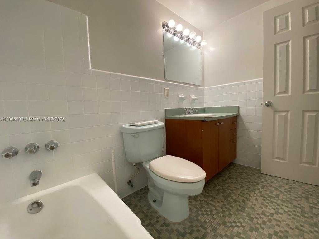 Small Image of 318 MAJORCA AVE #203, Coral Gables Number 12