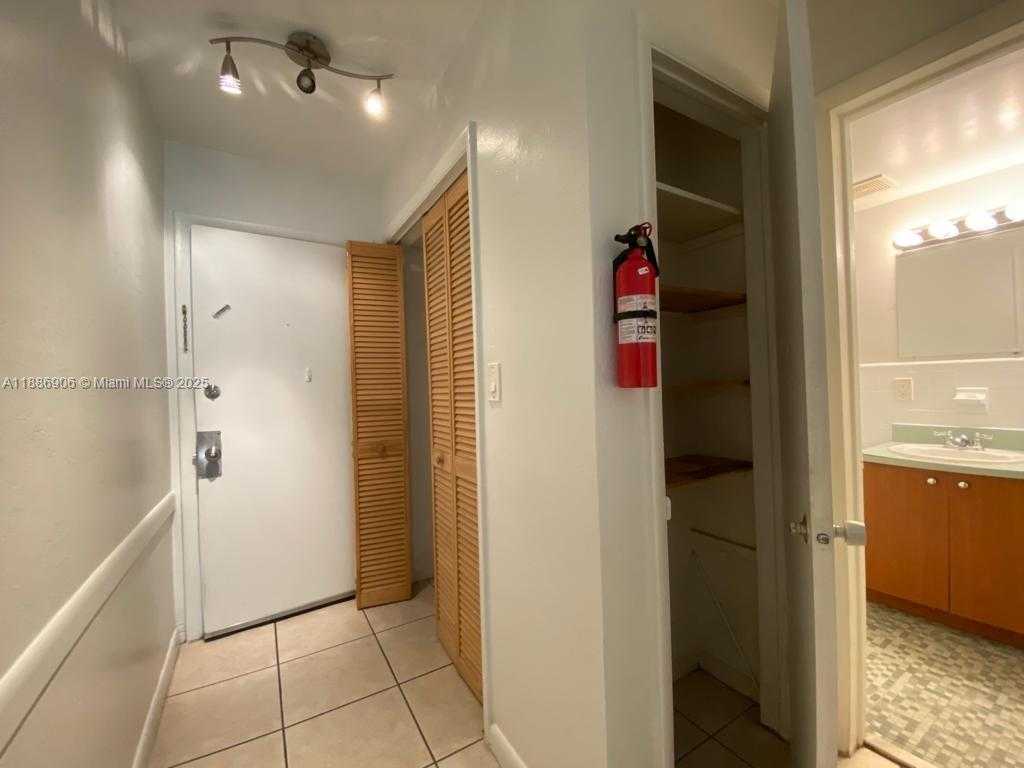 Small Image of 318 MAJORCA AVE #203, Coral Gables Number 3