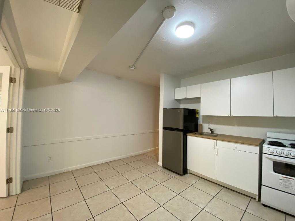 Small Image of 318 MAJORCA AVE #203, Coral Gables Number 5