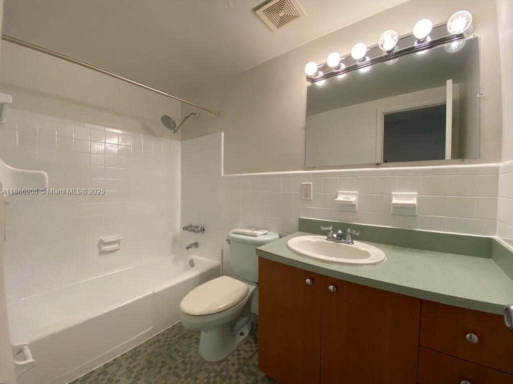 Small Image of 318 MAJORCA AVE #203, Coral Gables Number 6