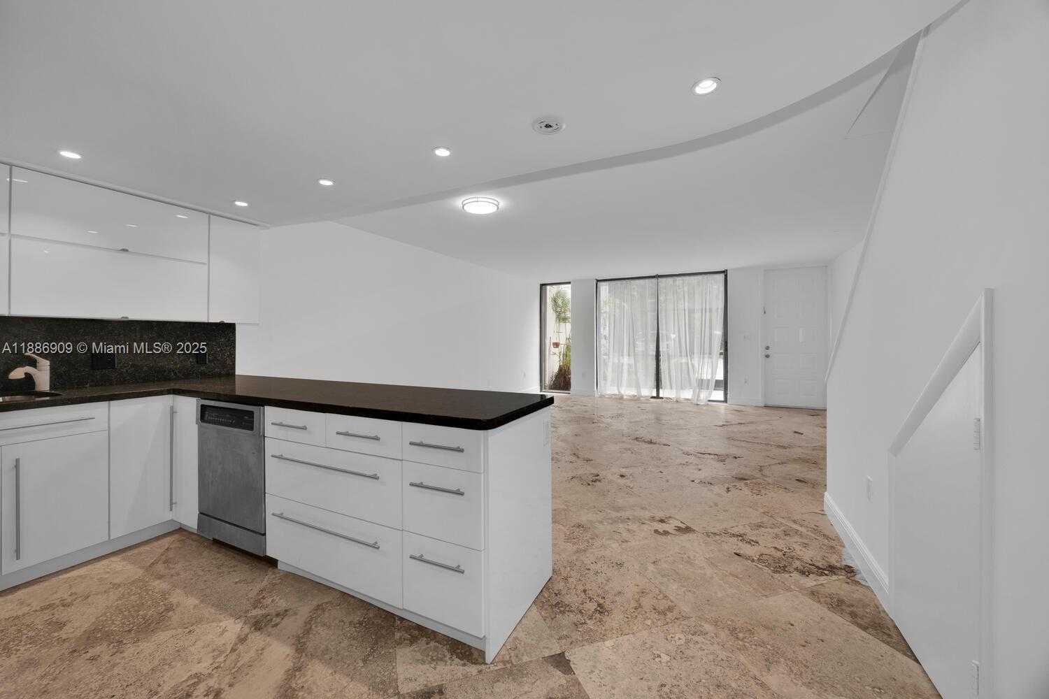 Small Image of 450 GRAPETREE DR #313, Key Biscayne Number 10