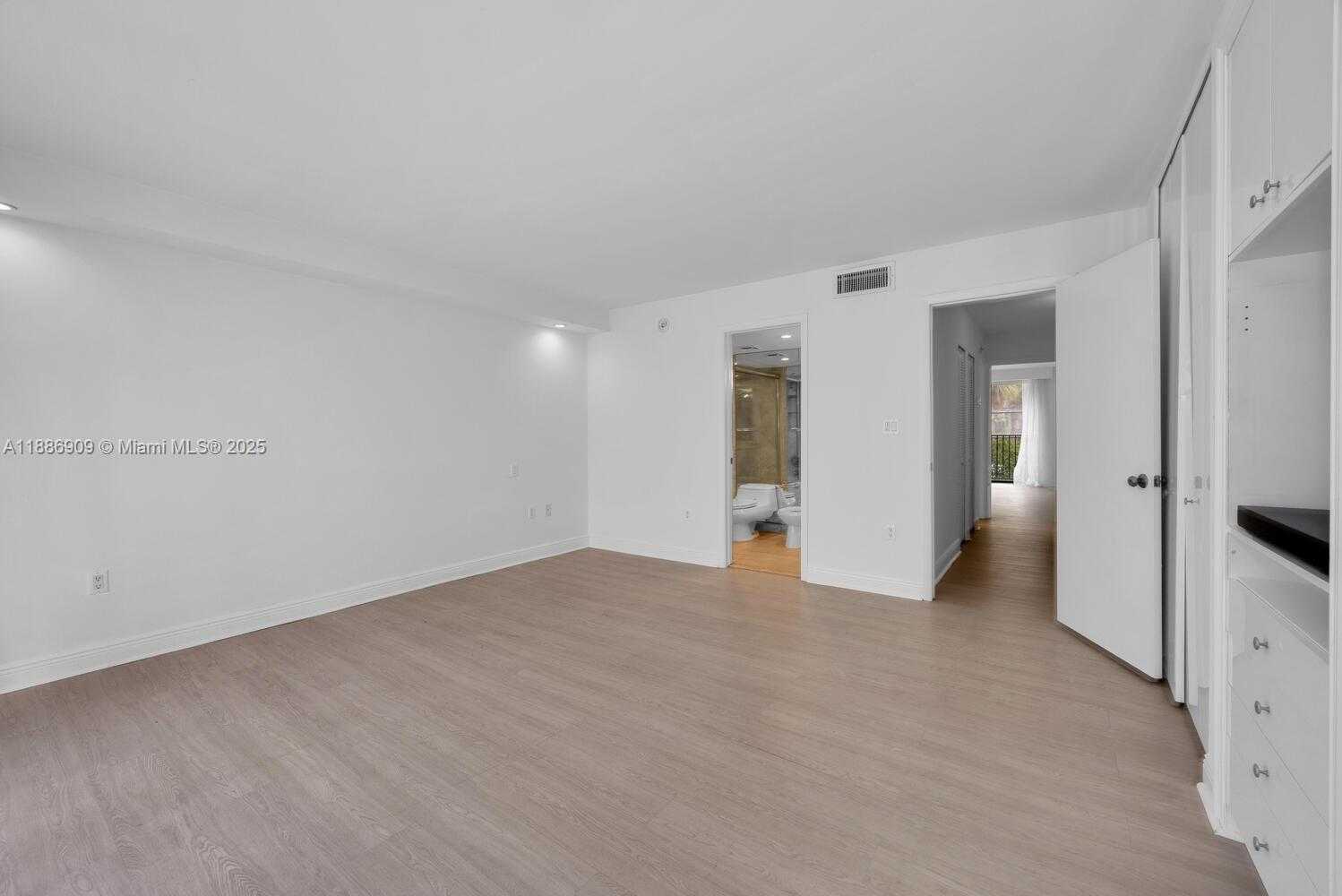 Small Image of 450 GRAPETREE DR #313, Key Biscayne Number 18