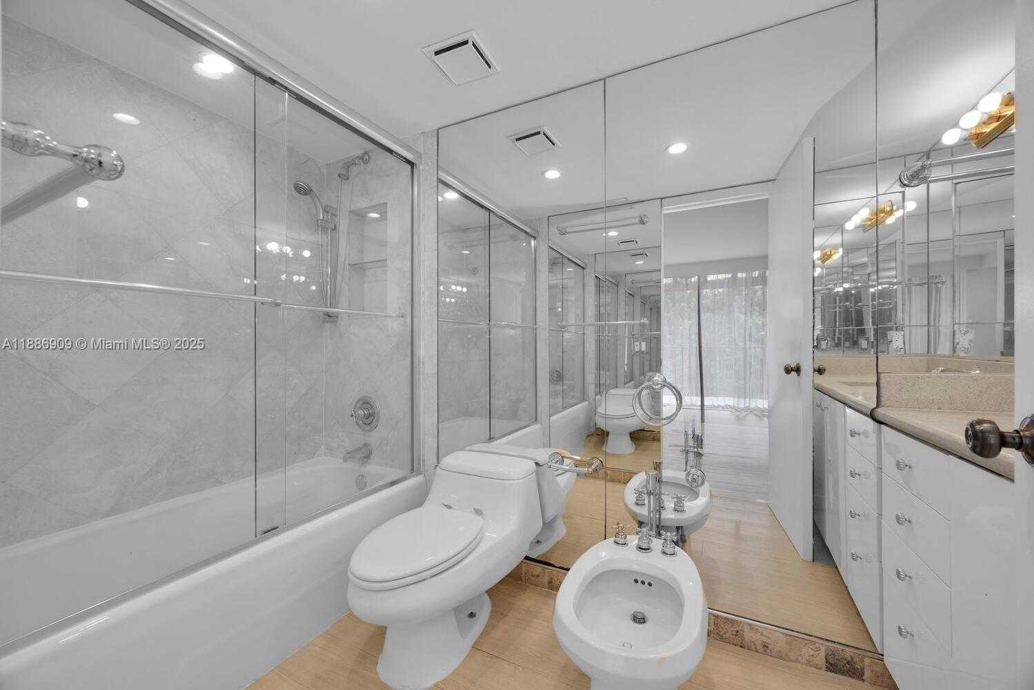 Small Image of 450 GRAPETREE DR #313, Key Biscayne Number 19