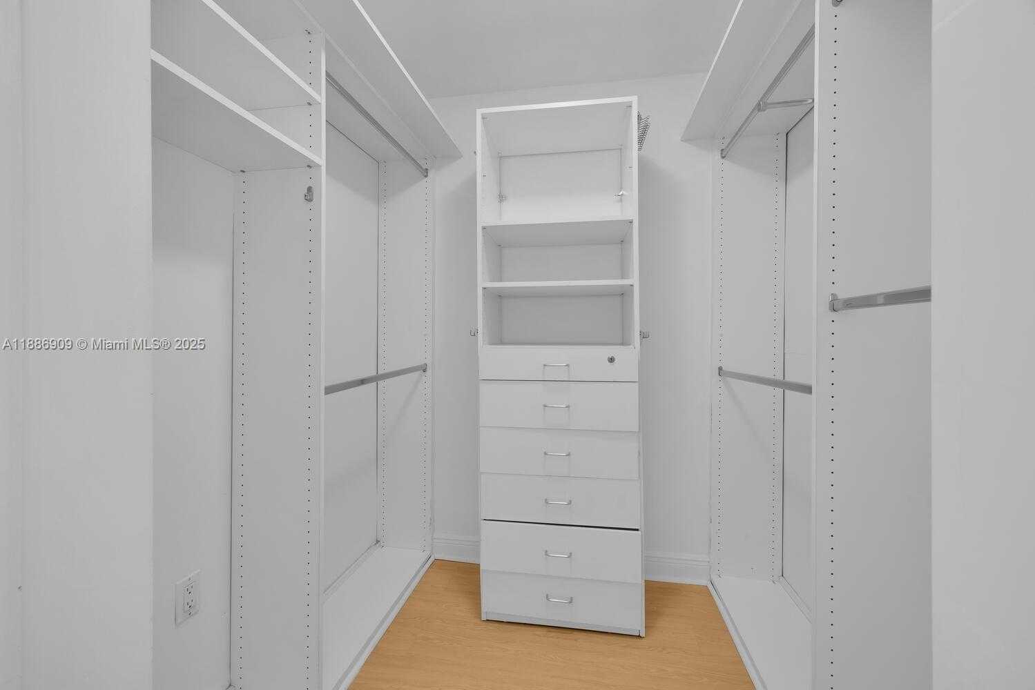 Small Image of 450 GRAPETREE DR #313, Key Biscayne Number 21