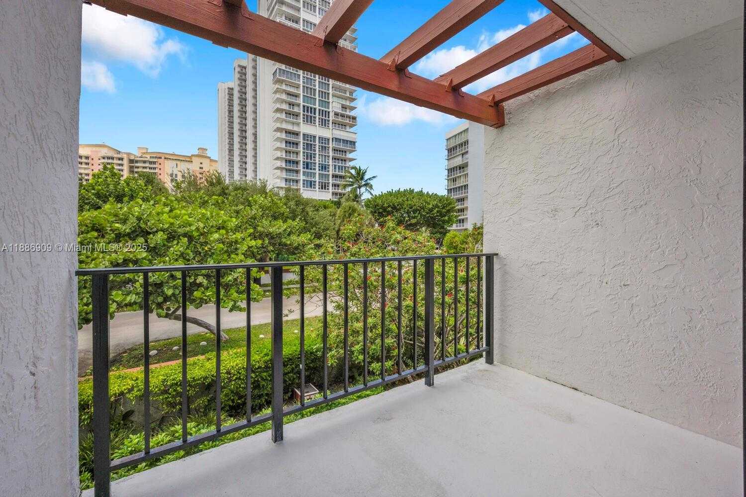Small Image of 450 GRAPETREE DR #313, Key Biscayne Number 22