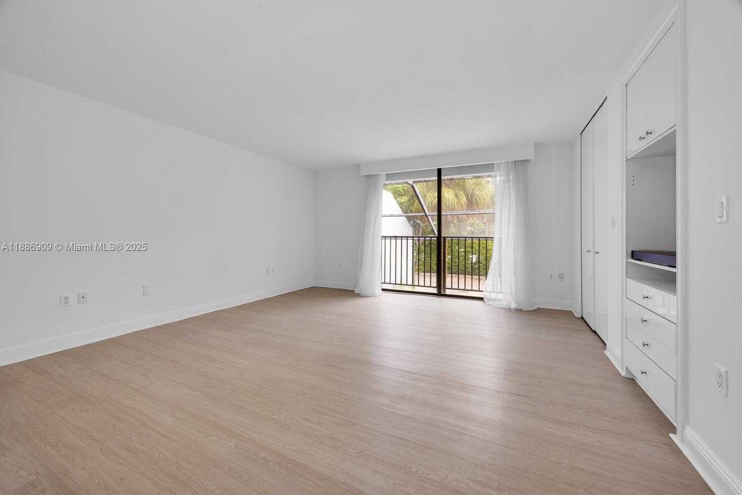 Small Image of 450 GRAPETREE DR #313, Key Biscayne Number 23