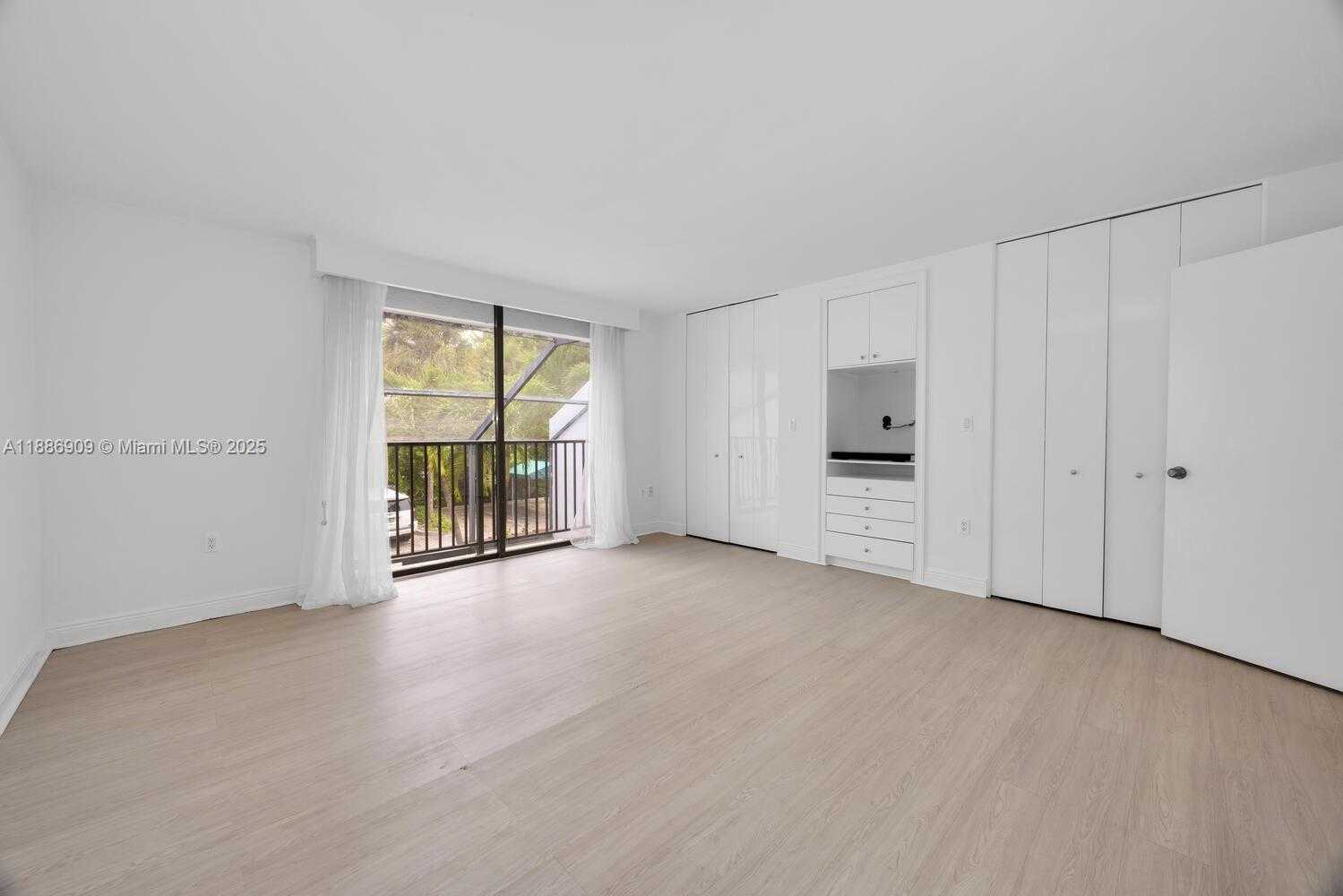 Small Image of 450 GRAPETREE DR #313, Key Biscayne Number 24