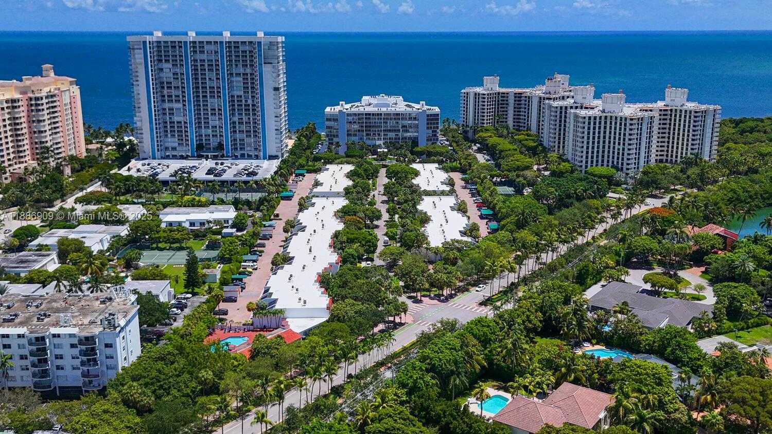 Small Image of 450 GRAPETREE DR #313, Key Biscayne Number 29